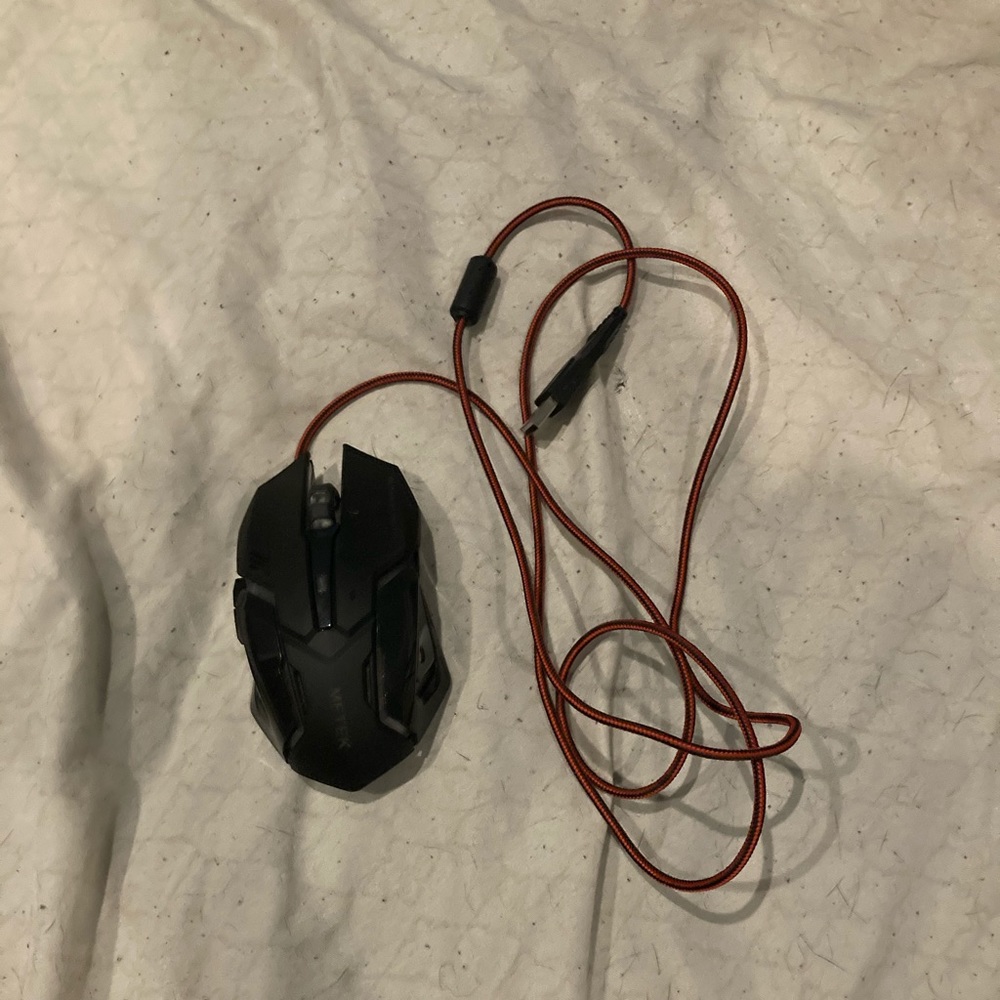 A gaming mouse but is a broken on the inside